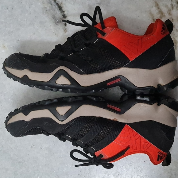 Adidas shoes. - Picture 6 of 9